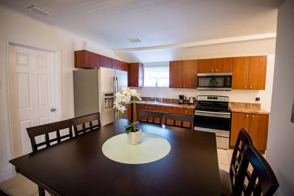 3 Bedroom Miami Home 15 Minutes To The Beach Екстер'єр фото